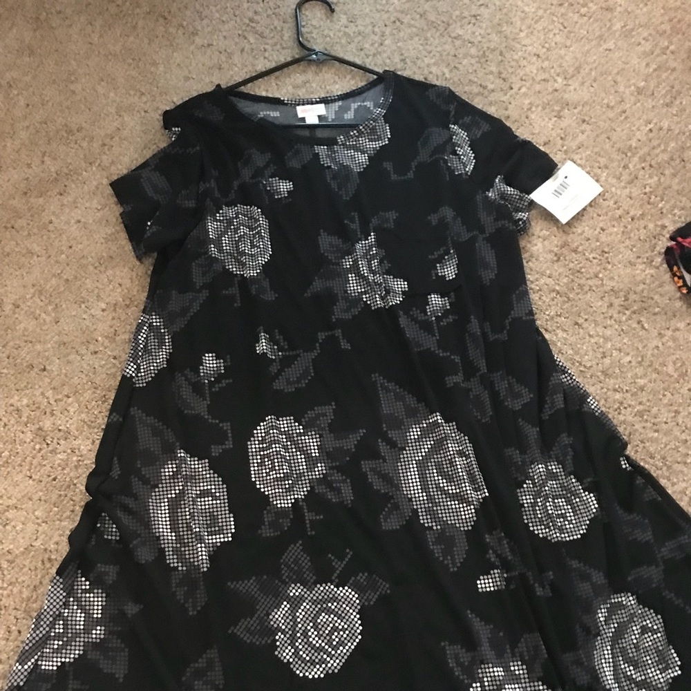 Large Lularoe Carly dress black white digital rose